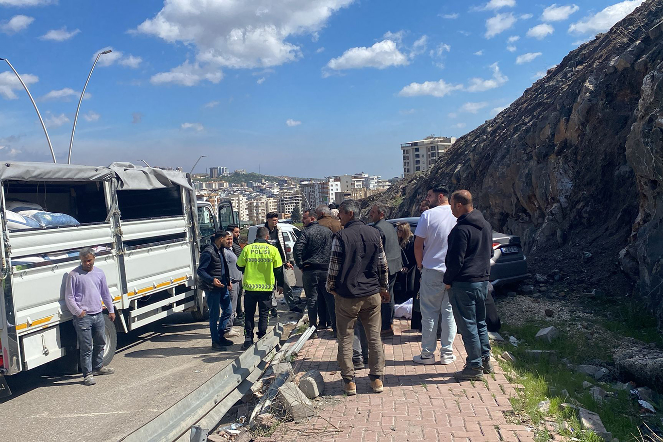Şanlıurfa'da tek taraflı trafik kazası: 3 yaralı