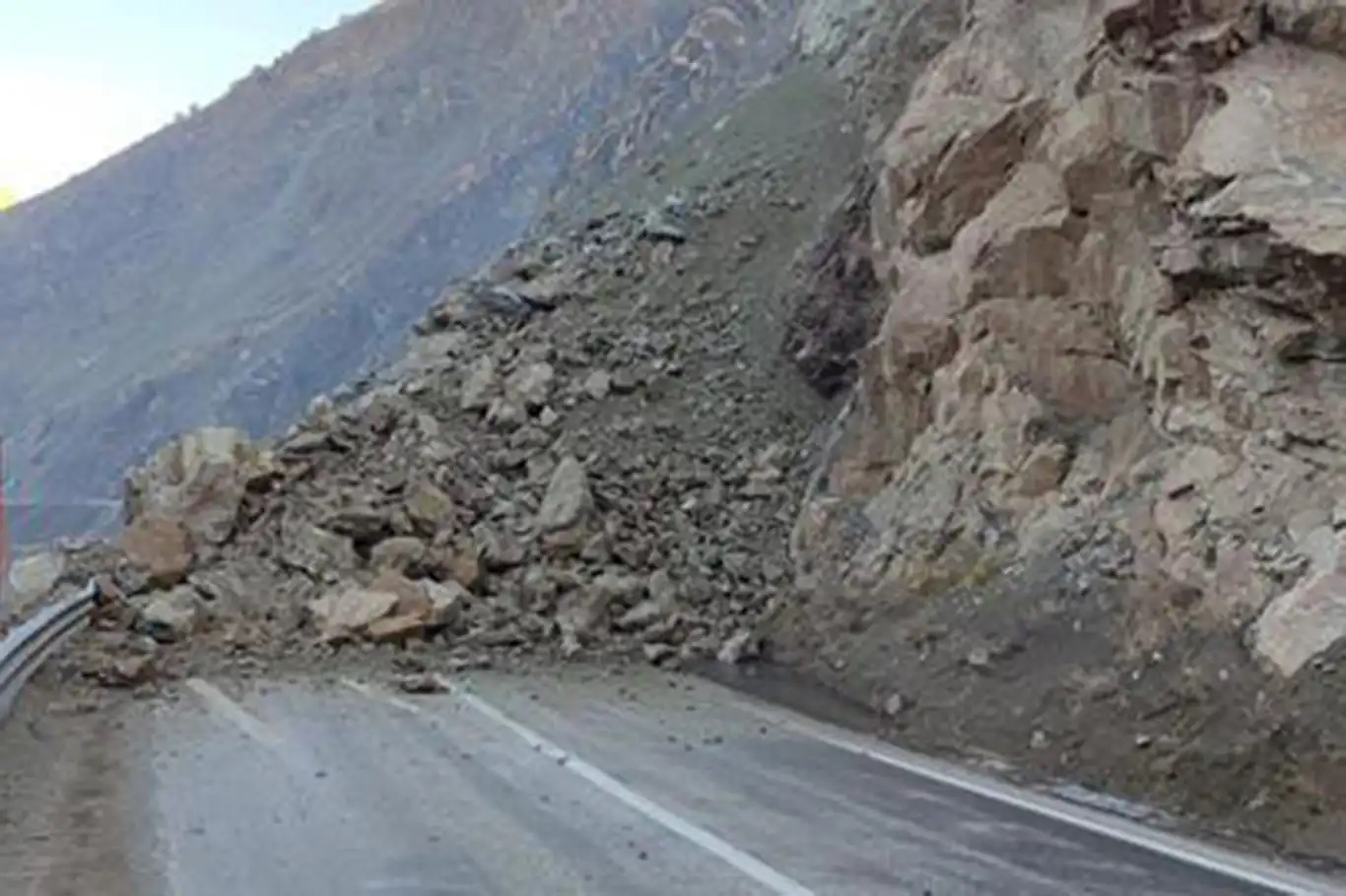 Yüksekova-Hakkari karayolu geçici olarak trafiğe kapatılacak