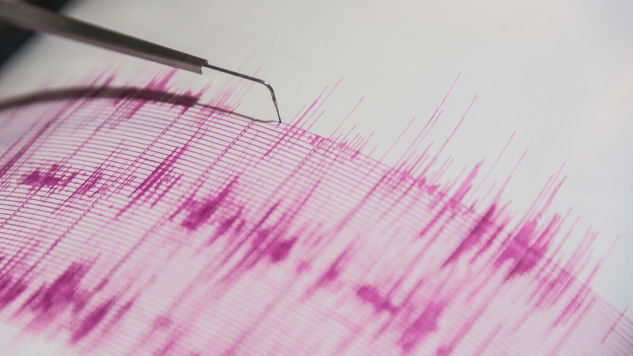 Antalya'da 4. 2 şiddetinde deprem oldu!