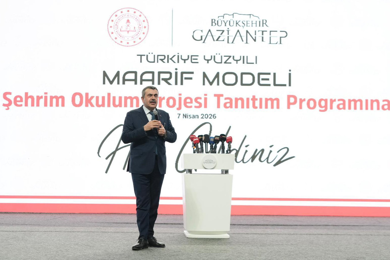 Bakan Tekin Gaziantep'te "Şehrim Okulum" projesini tanıttı