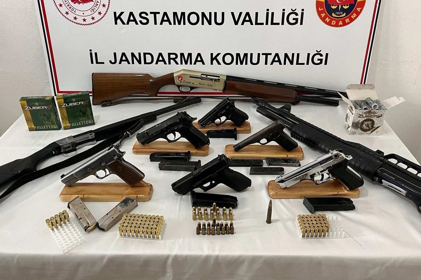 Kastamonu'da silah operasyonu: Çok sayıda silah ele geçirildi
