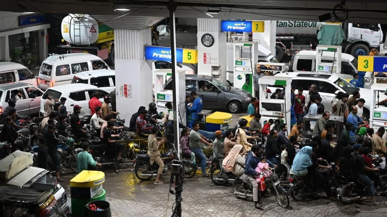 Yakıt zammı ülkeyi karıştırdı