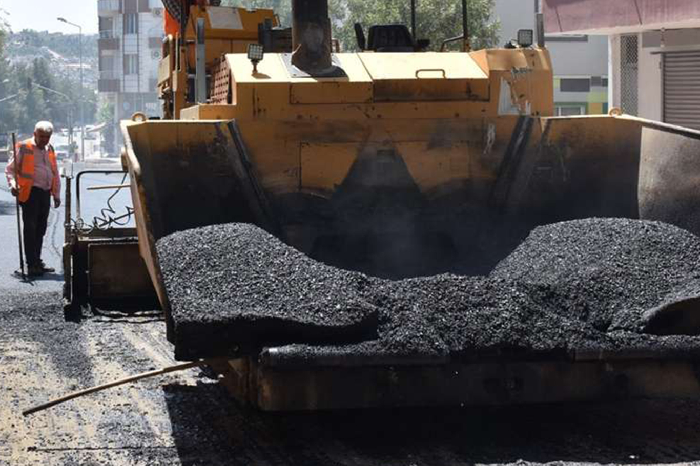 Direkli Caddesi'nde asfalt çalışması başladı