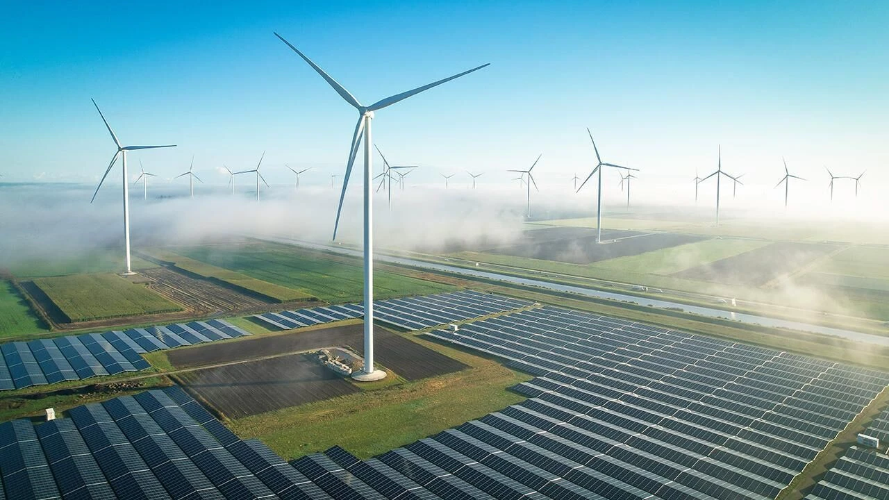 Türkiye temiz enerjide bölgesel liderliğe yükseldi