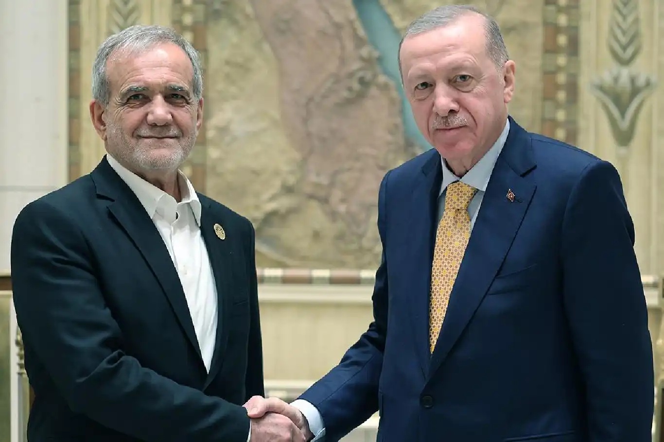 Cumhurbaşkanı Erdoğan, İran Cumhurbaşkanı Pezeşkiyan'la ile ile görüştü