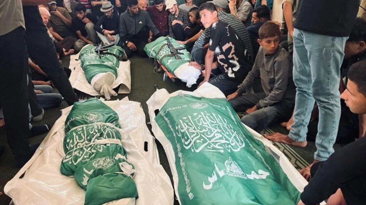 Gazze’de şehit komutana veda: Tekbirlerle uğurlandılar