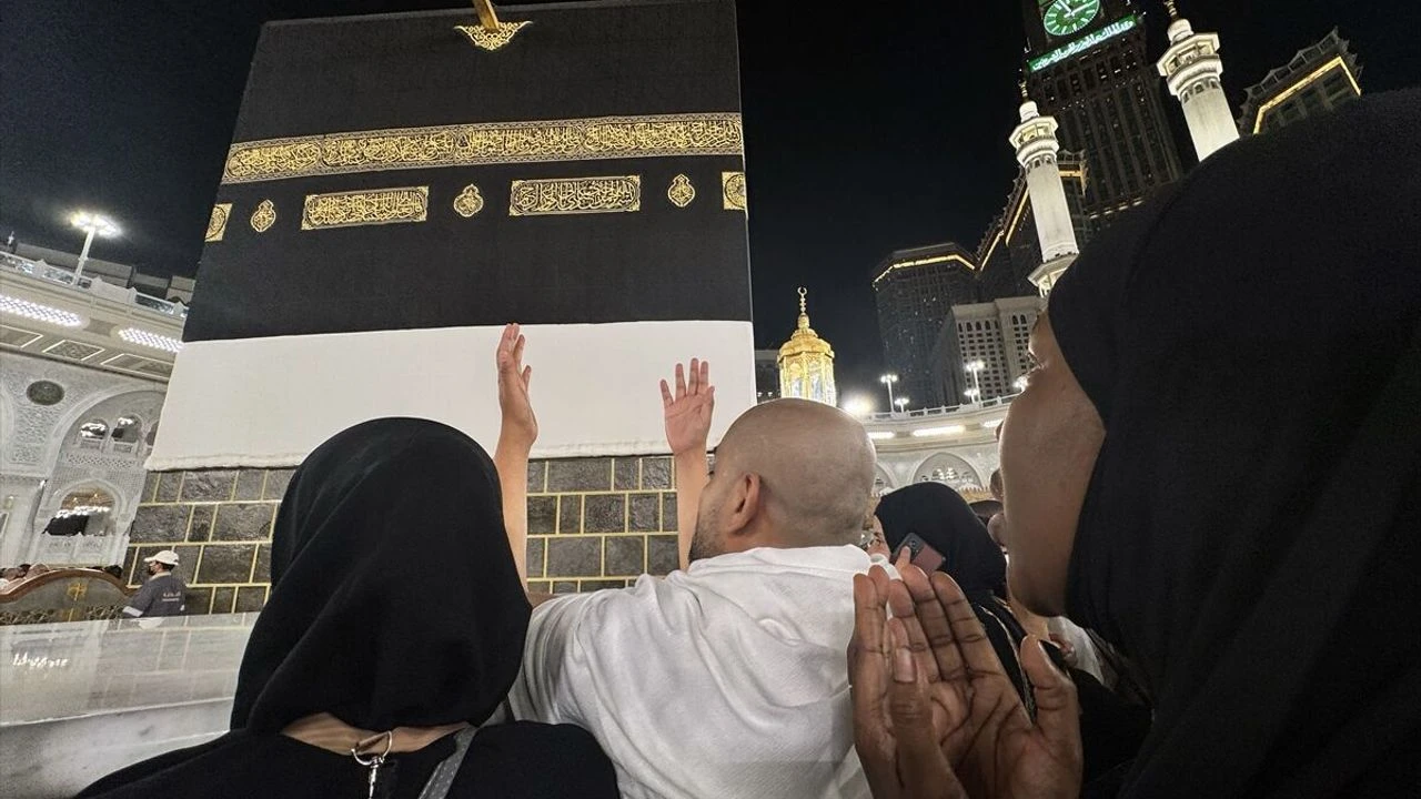 Kabe'de Büyük Coşku: Gözler Arafat Vakfesinde!