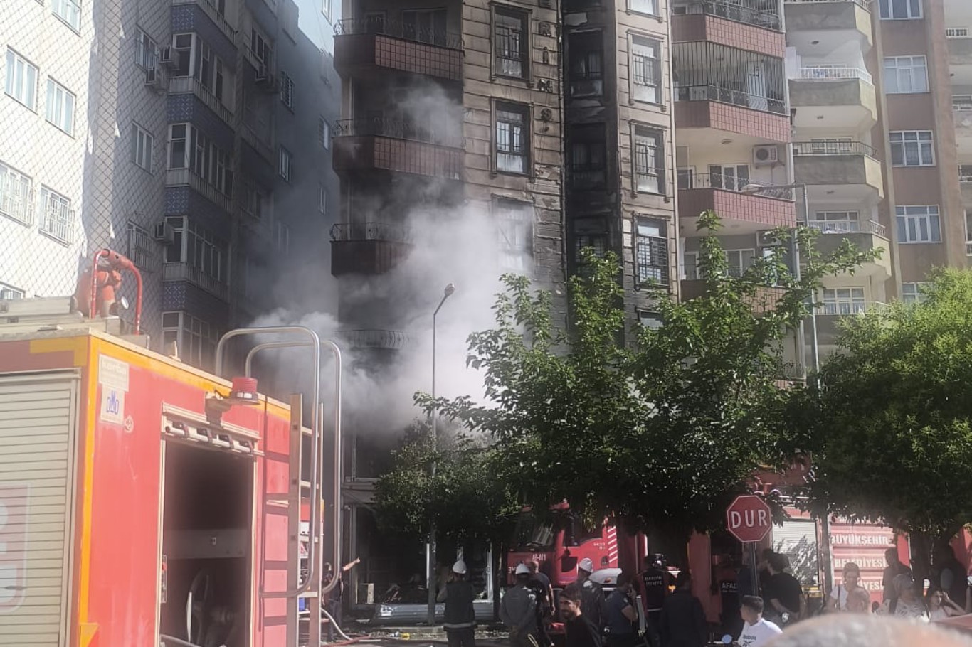 Mardin’de 8 katlı binada yangın paniği