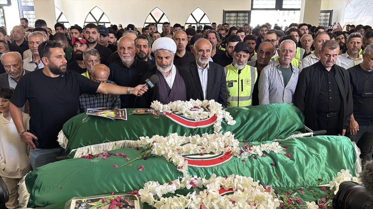 Siyonist işgalin son hedefi olan Lübnanlı sağlıkçılar defnedildi