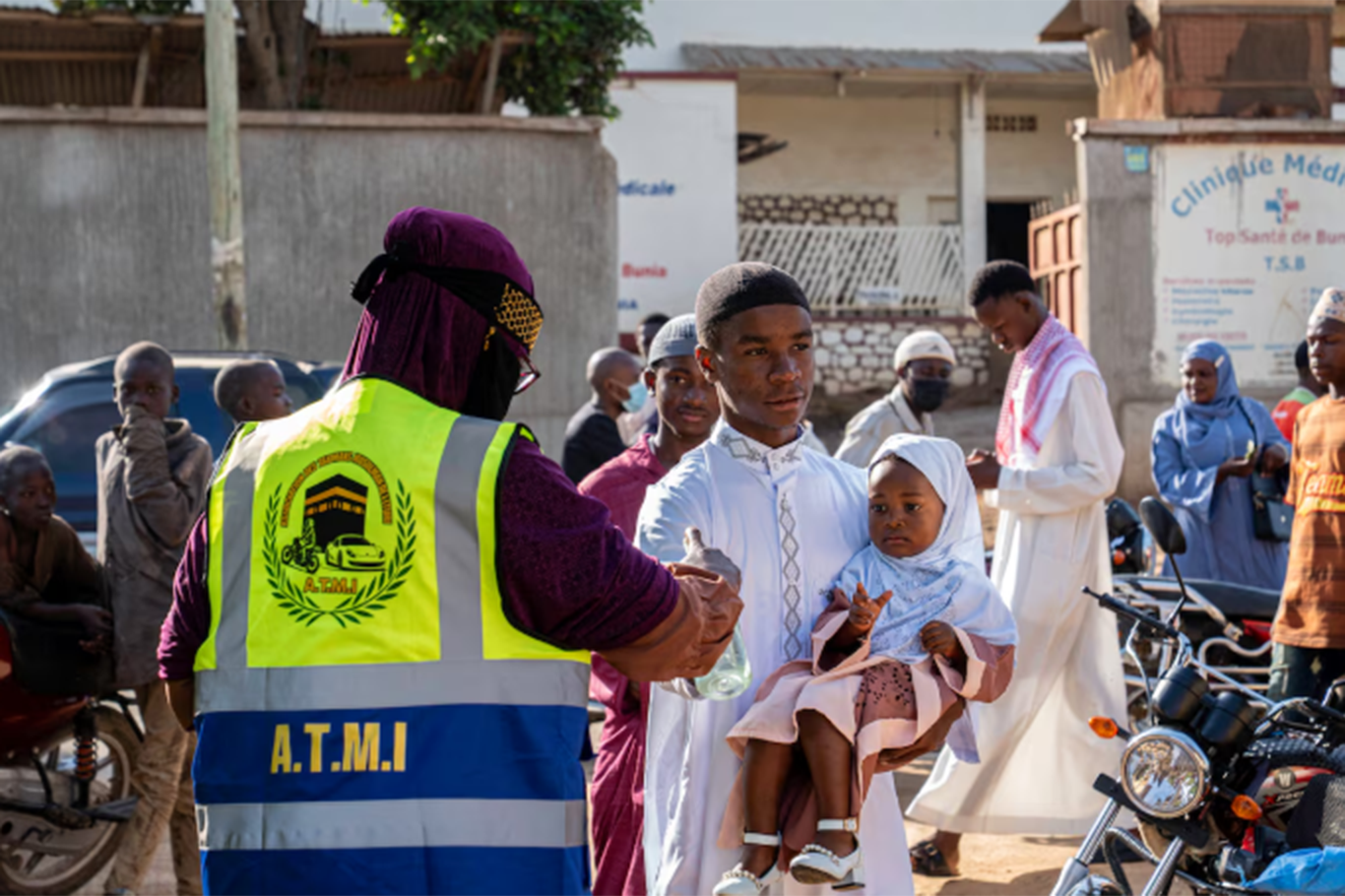 Uganda'da Ebola alarmı: Kongo ile sınırı kapattı