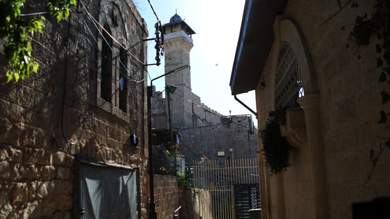 İşgalci İsrail, bayramın 3. gününde Harem-i İbrahim Camisi'ni kapattı