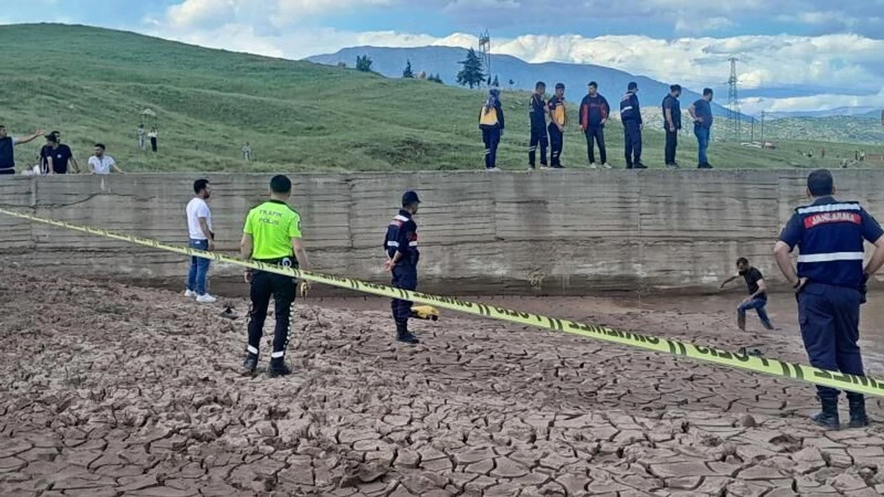 Serinlemek için gölete giren 2 çocuk boğuldu!