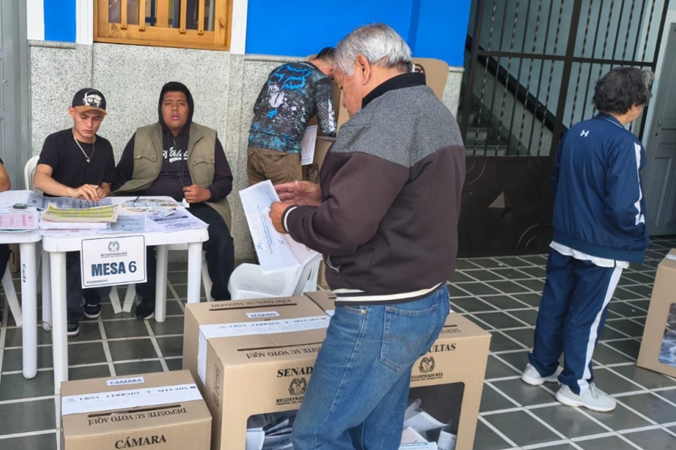 Kolombiya'da halk, cumhurbaşkanlığı seçimi için sandık başında