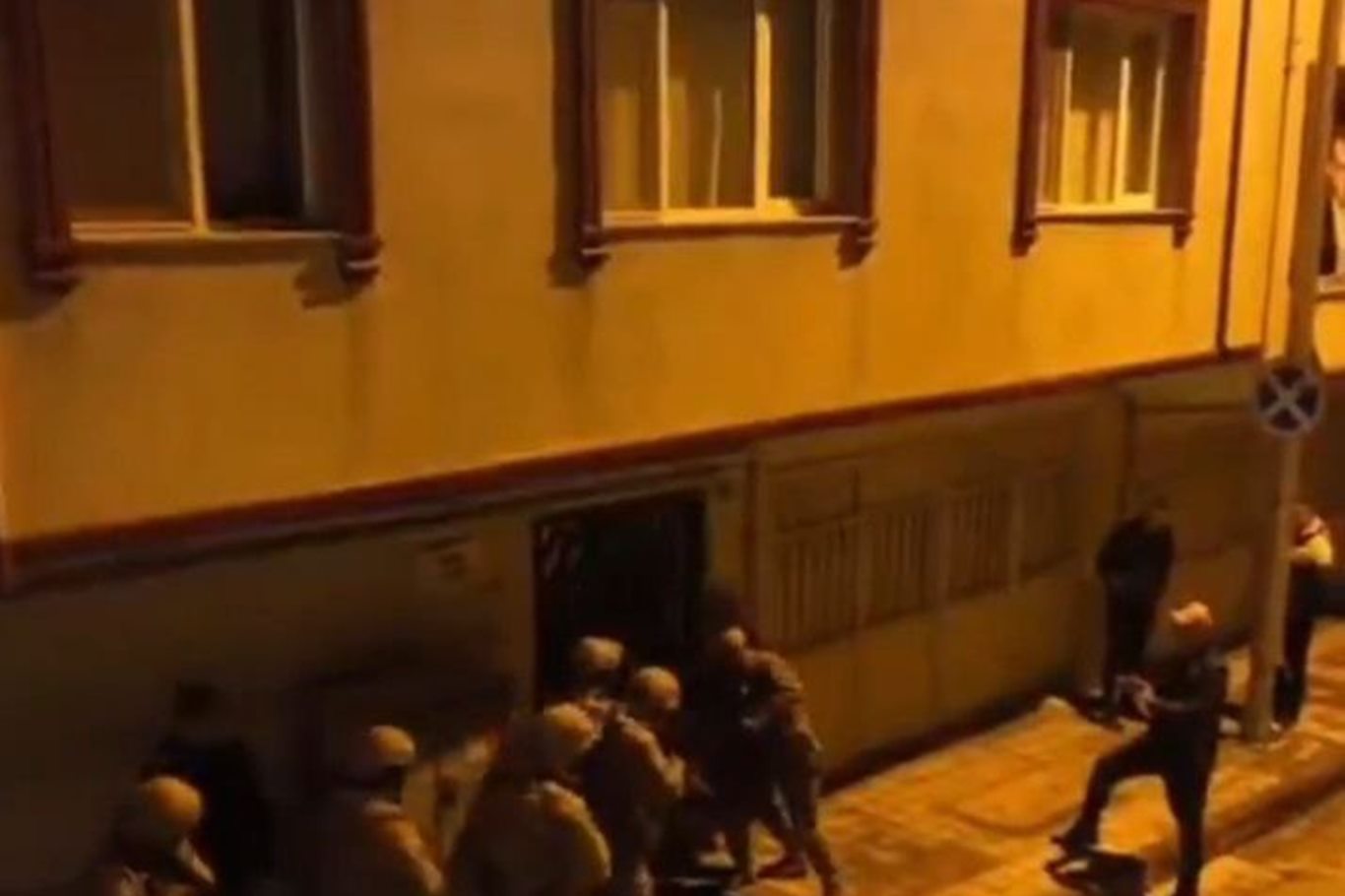 Bursa'da göçmen kaçakçılığı organizatörlerine operasyon: 2 gözaltı, 1 tutuklama