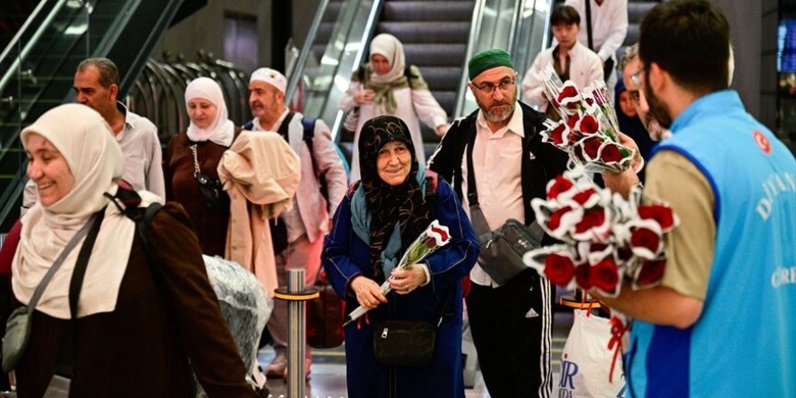 Hacıların kutsal topraklardan yurda dönüşleri sürüyor