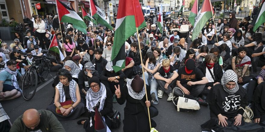 Berlin'de polis Filistin'e destek gösterisinde bulunanlara müdahale etti