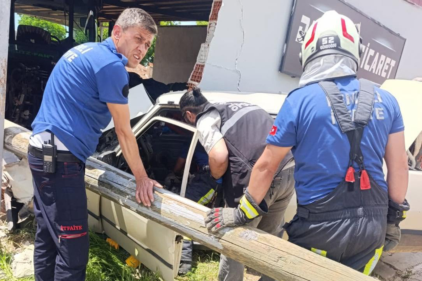 Denizli'de trafik kazası: 2 ölü