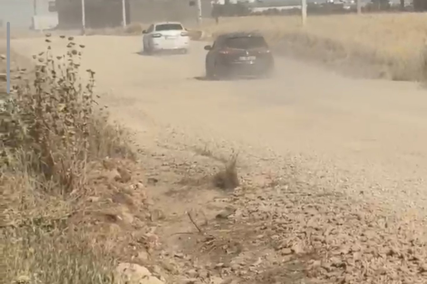 Mardin’de yarım kalan yol çalışması mahalleliyi mağdur ediyor