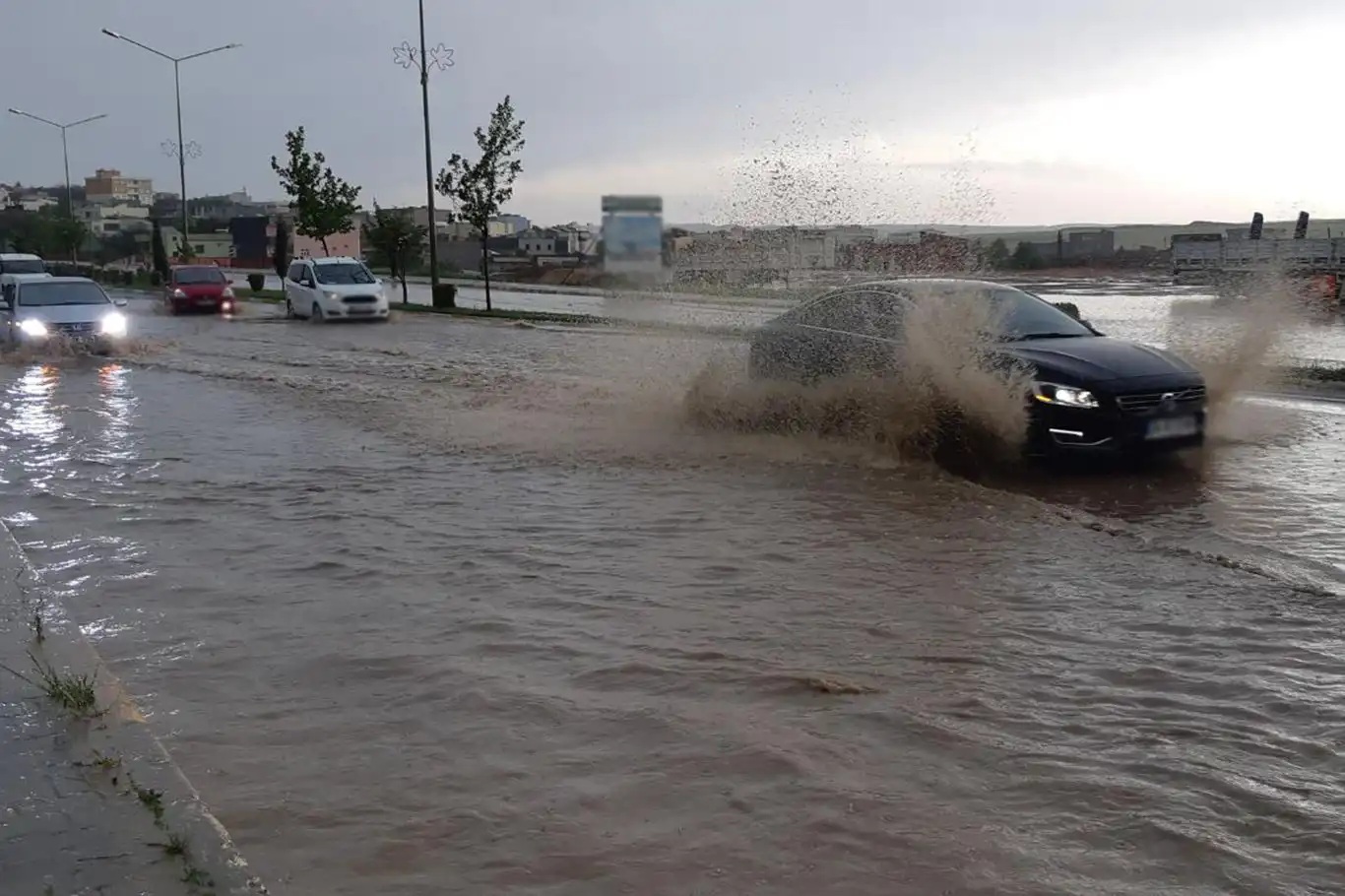 Niğde’nin Gümüşler beldesinde sel felaketi: 1 ölü, 5 yaralı