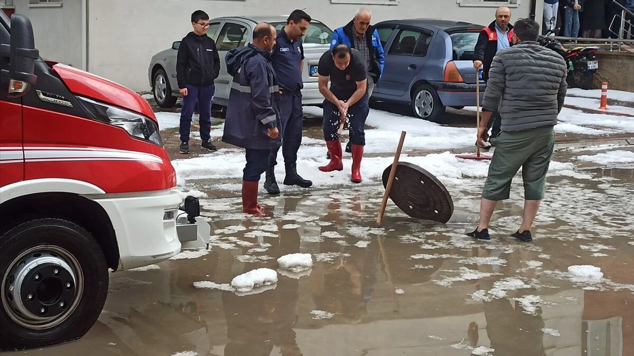 Ankara'da dolu etkili oldu