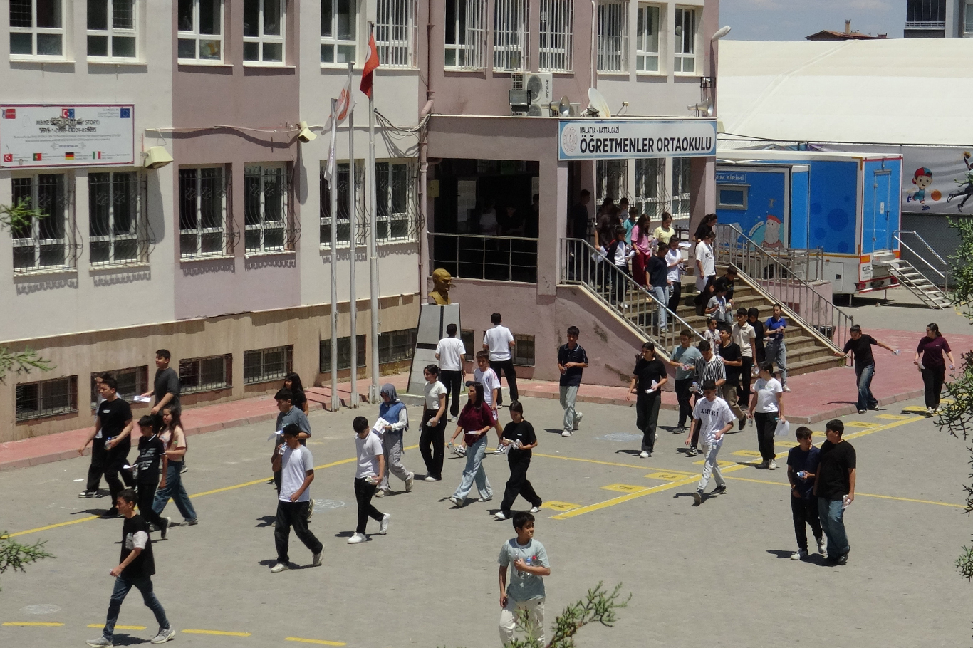 LGS'ye giren öğrenciler Türkçe uzundu, matematik zorladı