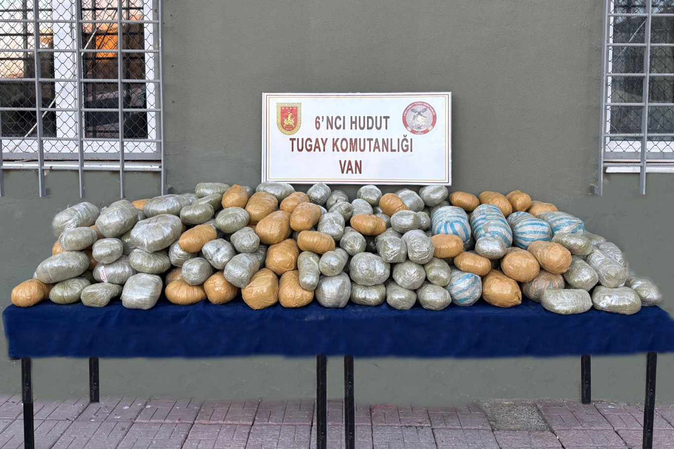 Van sınır hattında 290 kilogramdan fazla uyuşturucu ele geçirildi