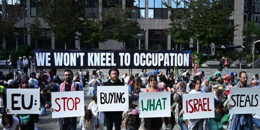 Küresel Sumud Filosu aktivistlerinden Brüksel'de AB protestosu