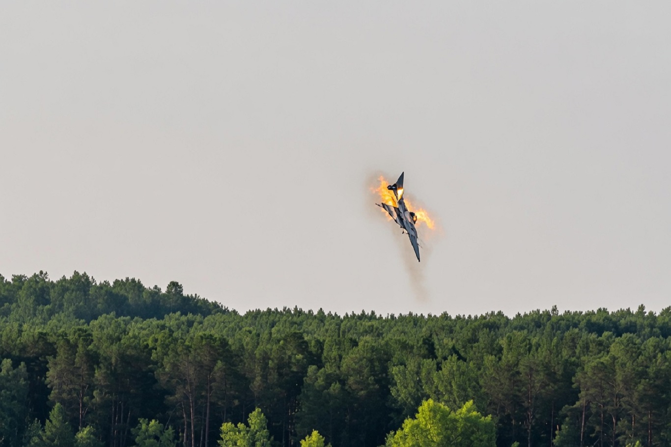 Tu-22M3 eğitim uçuşunda kaza yaptı: Mürettebat kurtuldu