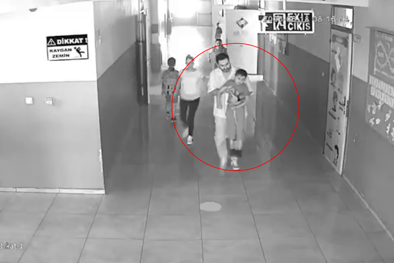 Boğazına şeker kaçan öğrenci, öğretmenin Heimlich manevrasıyla kurtarıldı