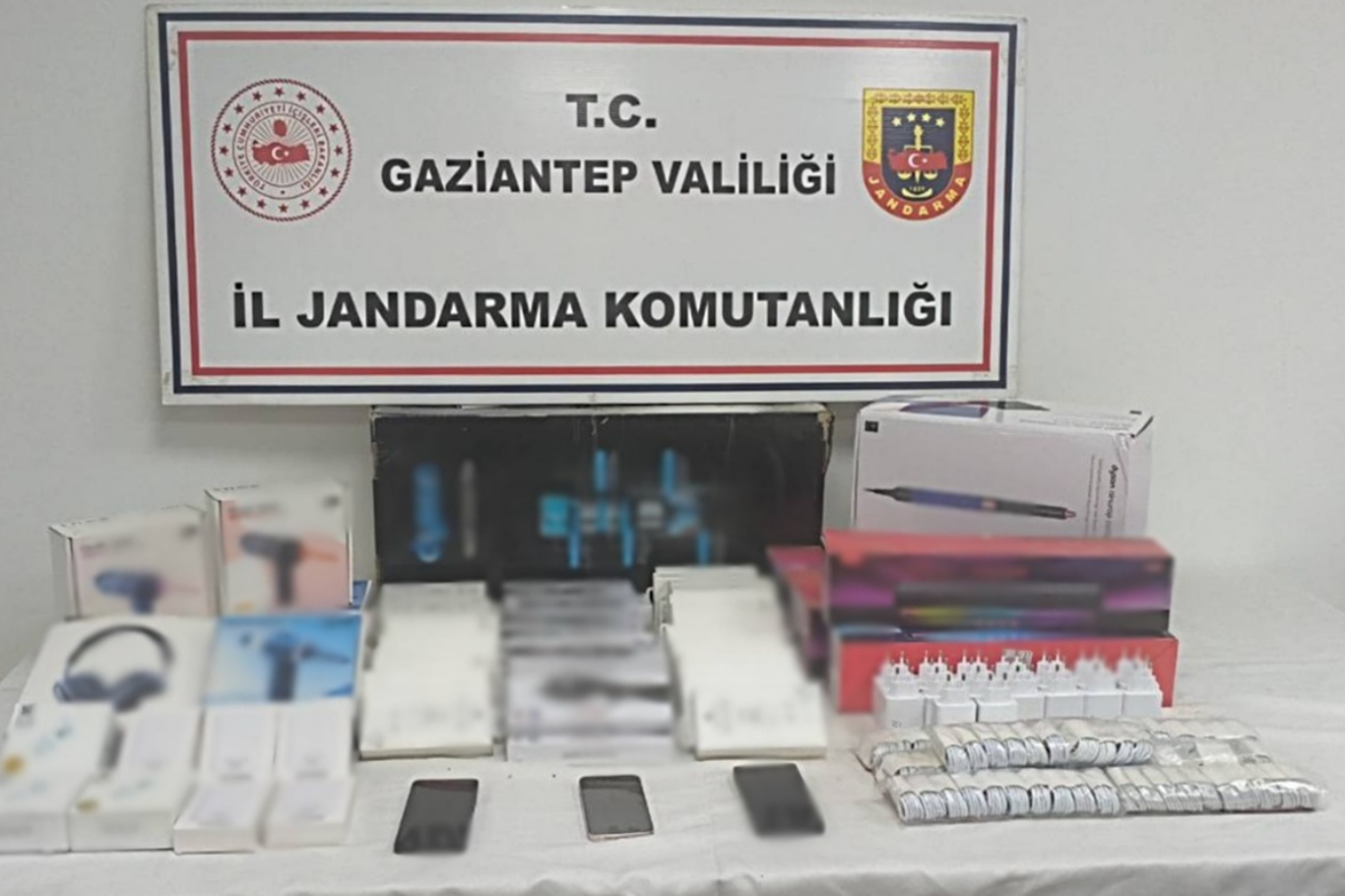 Gaziantep'te kaçak ürün operasyonu: 2 şüpheli hakkında işlem başlatıldı