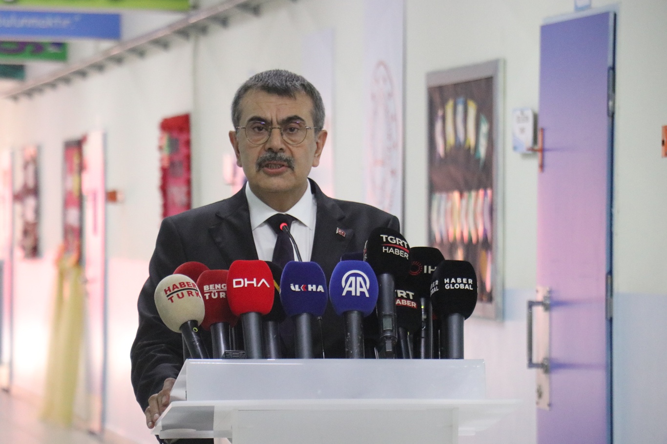 Bakan Tekin'den velilere yaz aylarında çocuklara örnek olma çağrısı
