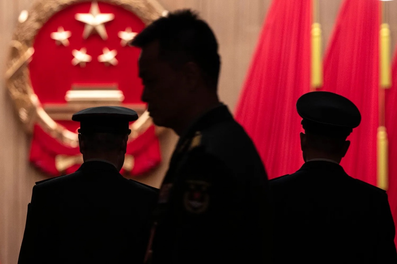 Çin'de 6 generalin Ulusal Halk Kongresi üyeliği sona erdirildi
