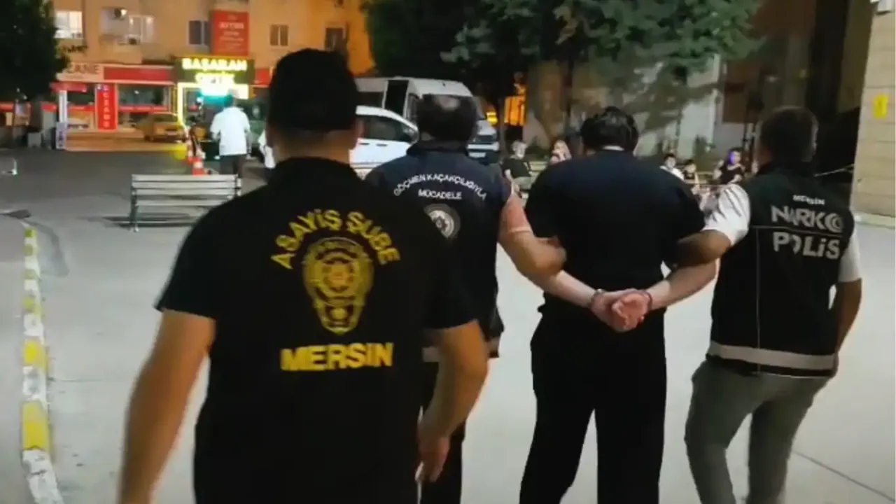 Kırmızı Bültenle aranan uluslararası uyuşturucu kaçakçısı yakalandı!