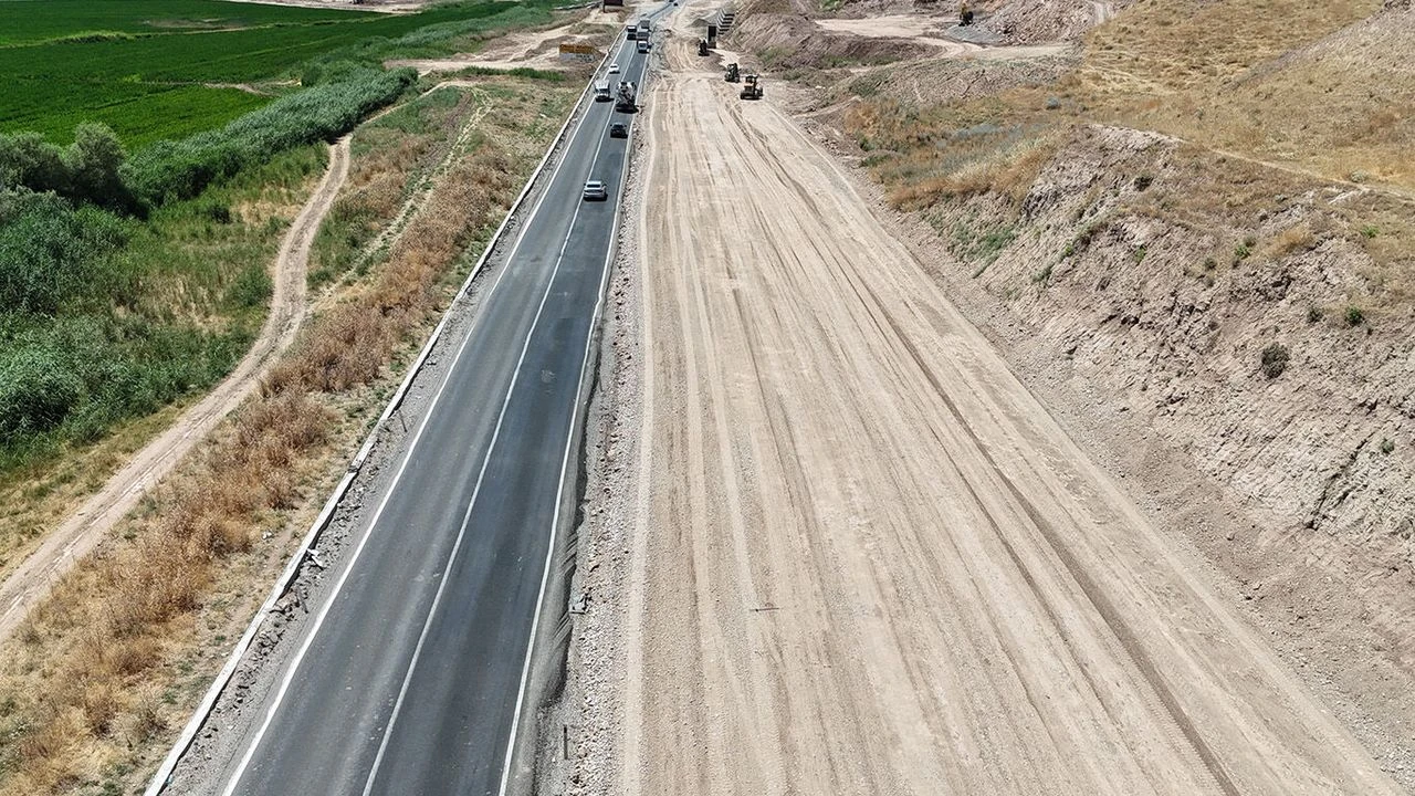Sürücüler tepkili: Batman-Diyarbakır kara yolundaki çalışmalar bir türlü tamamlanamıyor