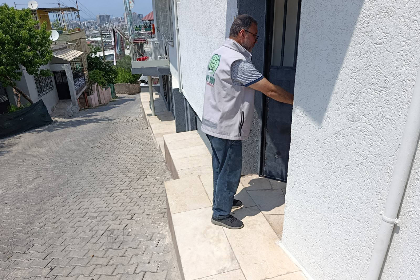 Umut Kervanı'ndan İskenderun’da ihtiyaç sahibi ailelere yardım