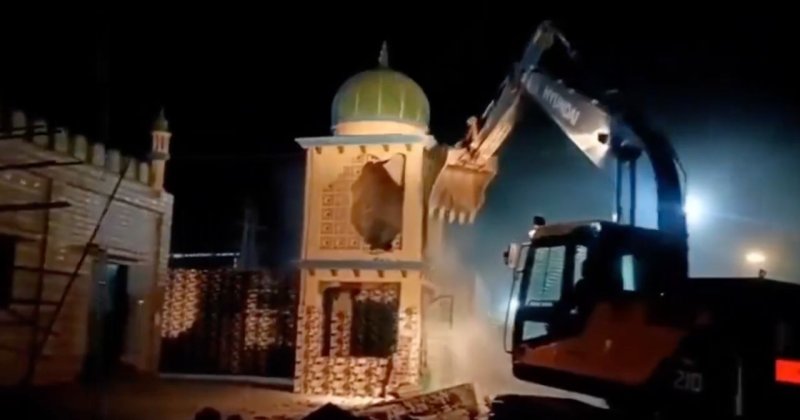 Hindistan rejimi Müslümanlara ait onlarca yapıyı yıktı
