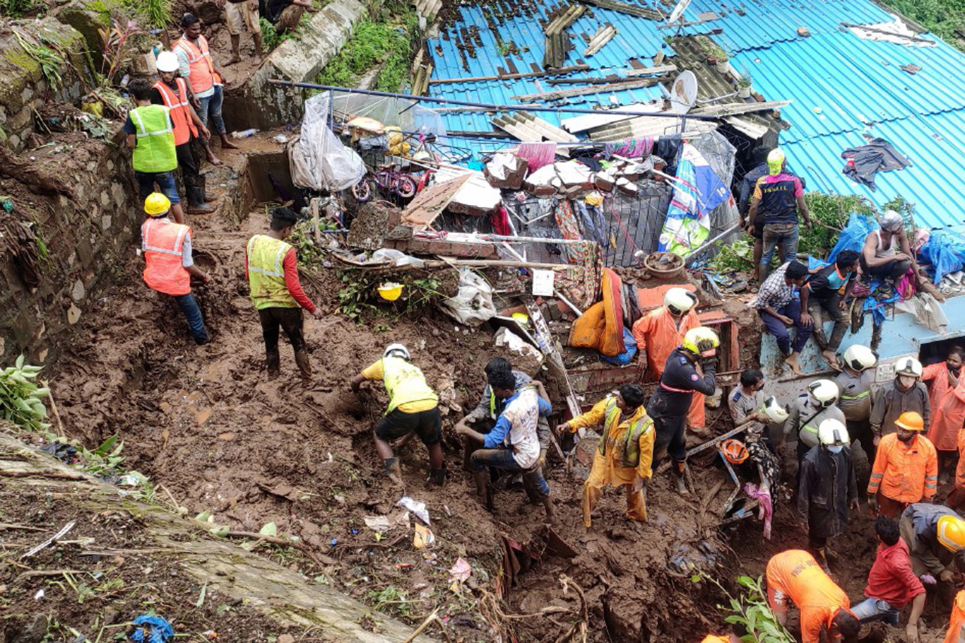 Hindistan'da muson yağışları sel ve heyelana yol açtı: 19 ölü