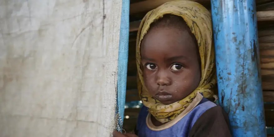Sudan'da 2 haftada 5 binden fazla çocuk yerinden edildi