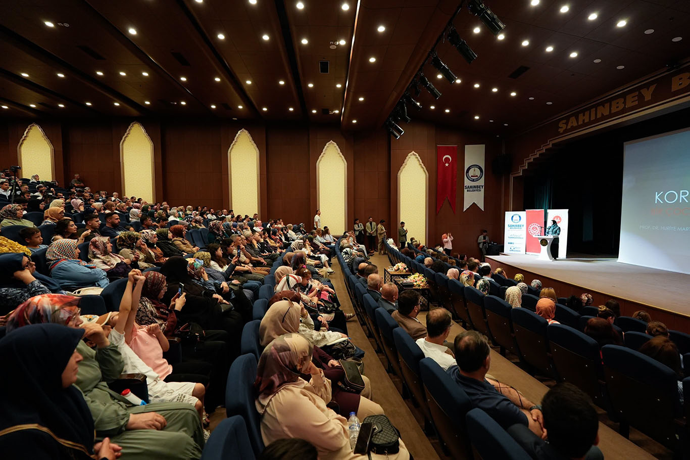Gaziantep'te "İslam'da koruyucu aile olmak” konferansı düzenlendi