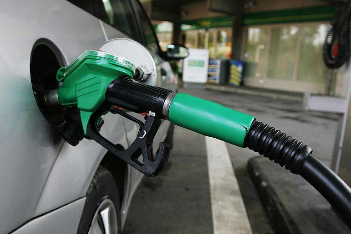 Motorine 3 lira zam: Litre fiyatı 70 TL'yi aştı