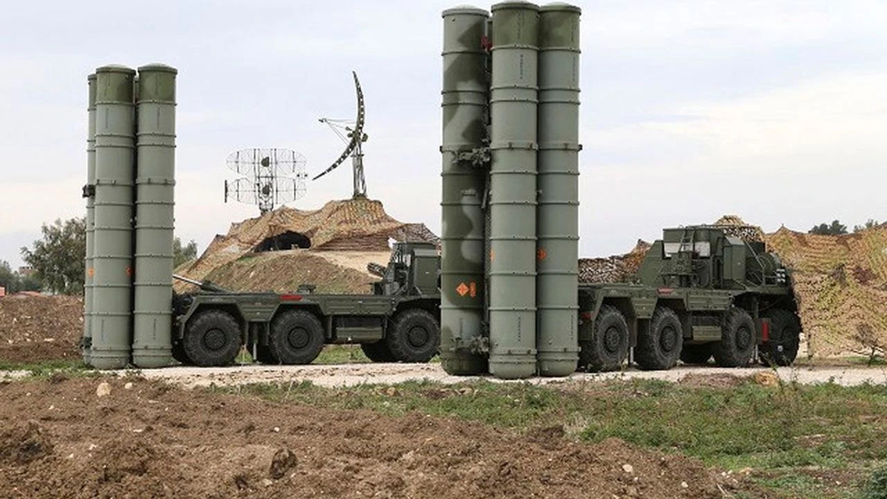 Türkiye ülkeden çıkarmak zorunda peki Yunanistan'daki S-300 neden sorun edilmiyor?