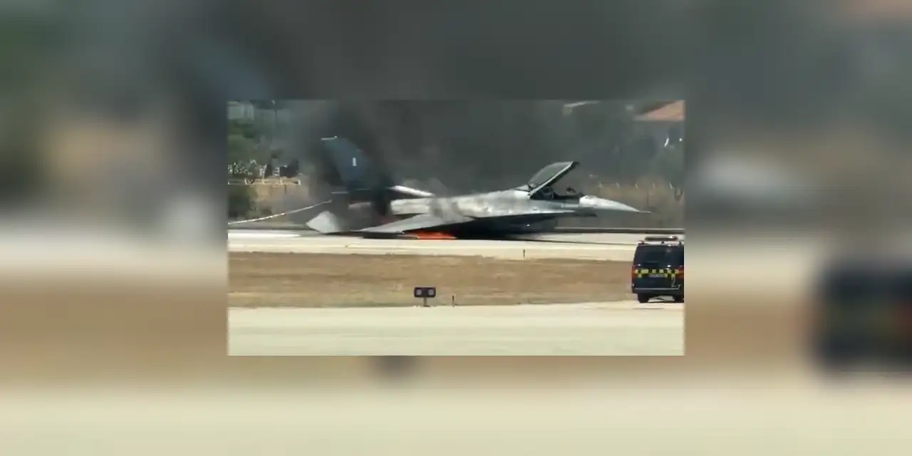 Yunanistan’da F-16 savaş uçağı havada alev aldı