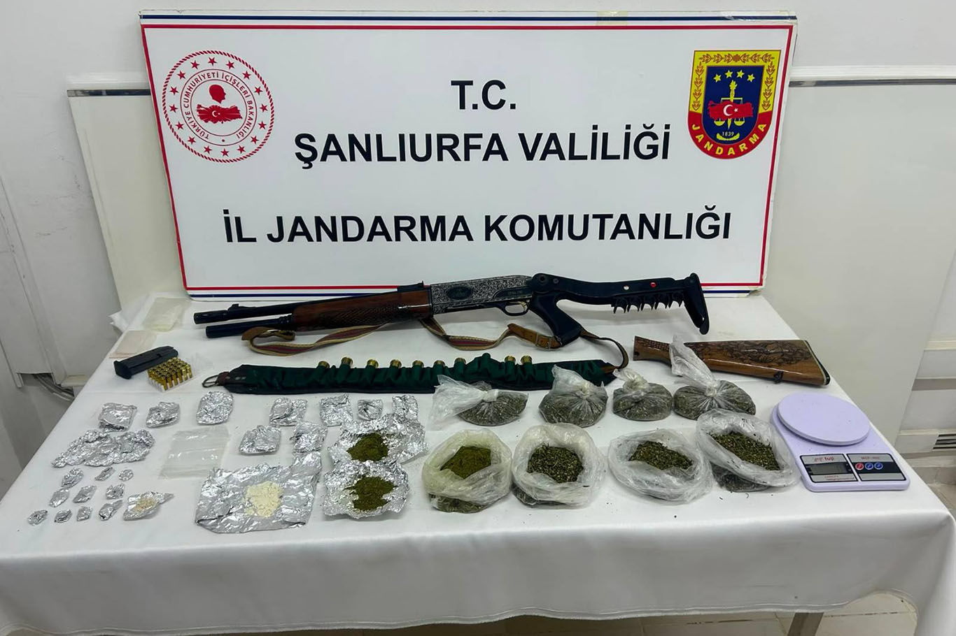 Şanlıurfa’da esrar, eroin ve kenevir tohumu ele geçirildi