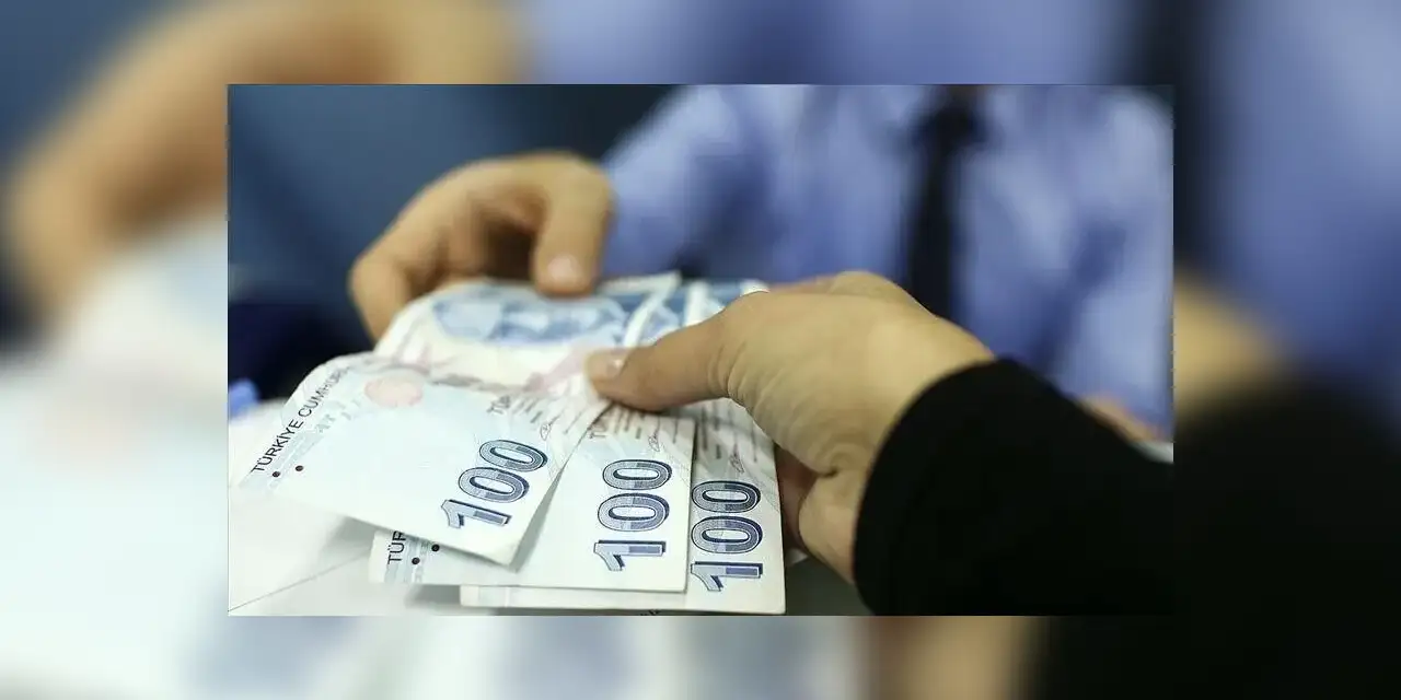En düşük emekli aylığının artırılmasına yönelik düzenlemeyi de içeren kanun teklifi komisyonda kabul edildi