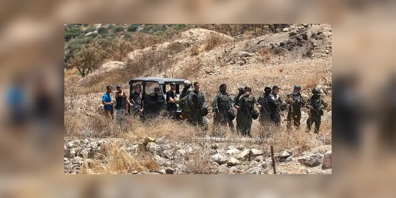 İşgalci İsrail, Batı Şeria'da düzenlediği baskınlarda 20 Filistinliyi gözaltına aldı