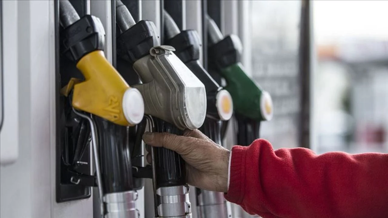 Motorine ve benzine çifte zam geliyor!