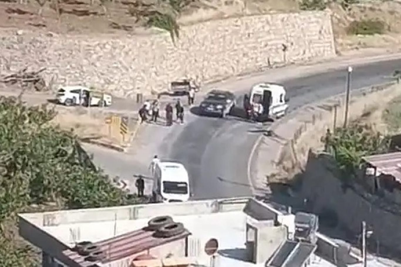 Sağlık personelini taşıyan servis ile patpat çarpıştı: Bir yaralı