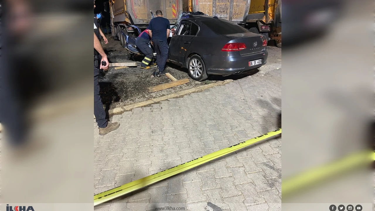 Mardin'de otomobil kamyonete çarptı: Ölü ve yaralılar var